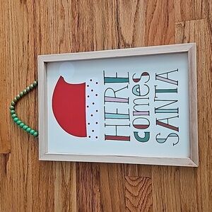 🌲HOLIDAY HOME 'Here comes Santa' Beaded Wall Hanging